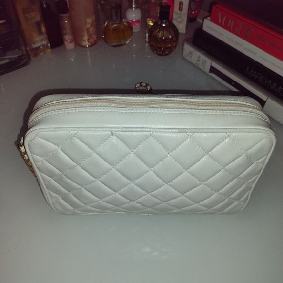 Authentic Vintage Givenchy Crossbody Bag with Gold Chainlink Strap - Picture 16 of 17